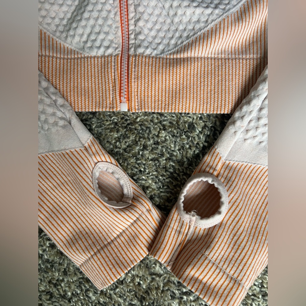 5/$25 C+D+M Cropped and Textured Athletic Zip Up Jacket Size medium - Picture 2 of 8